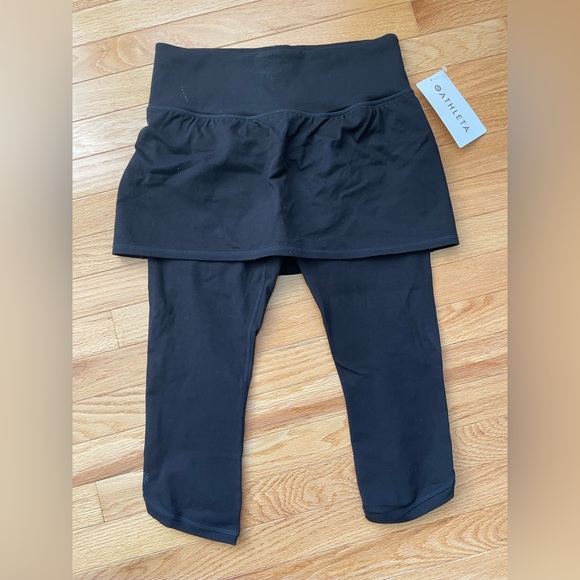 New with tags Athleta cropped leggings with attached skirt - Picture 2 of 3